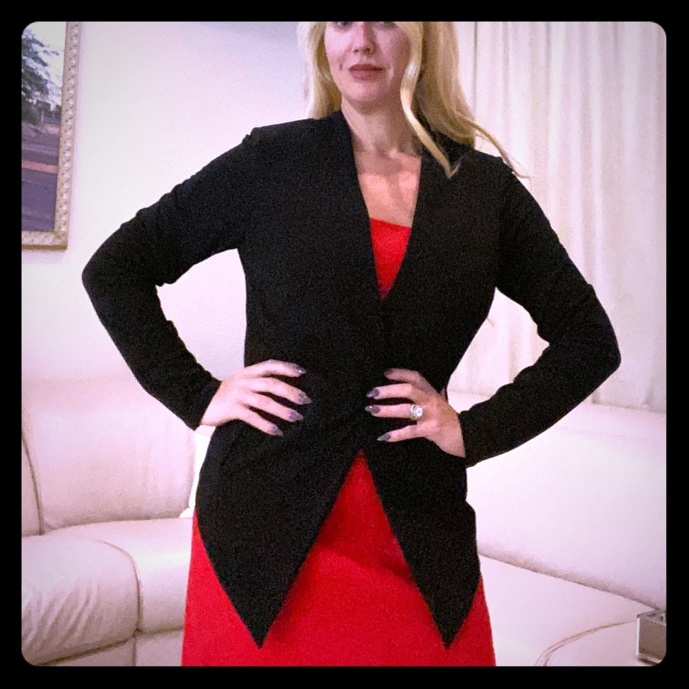 🚨BCBG Black Blazer🚨